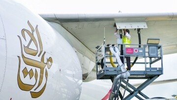 Emirates начинает использовать устойчивое авиационное топливо в Сингапуре