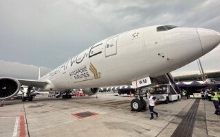 Пассажир погиб, а другие пострадали после того, как самолет Singapore Airlines бортового номера SQ308 столкнулся с турбулентностью
