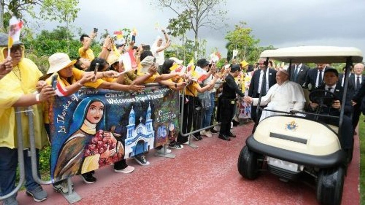 Папа Франциск прибывает в Сингапур для Апостольского визита