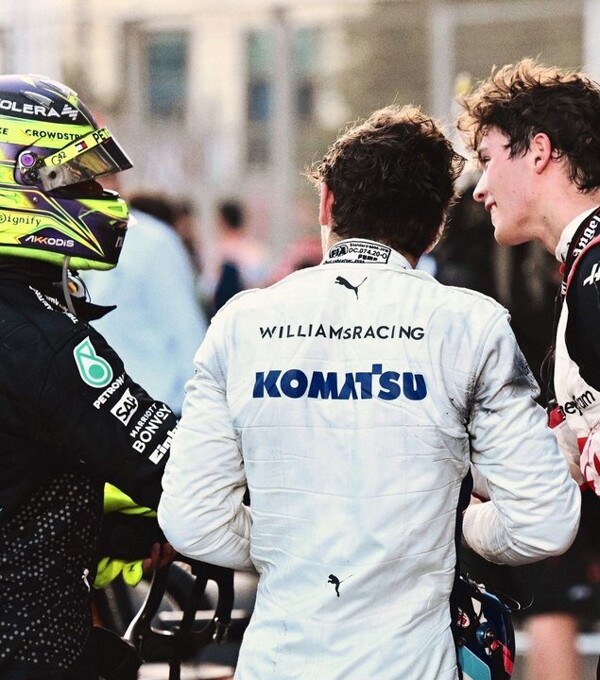 Эмоциональный момент для Франко Колапинто с Льюисом Хэмилтоном